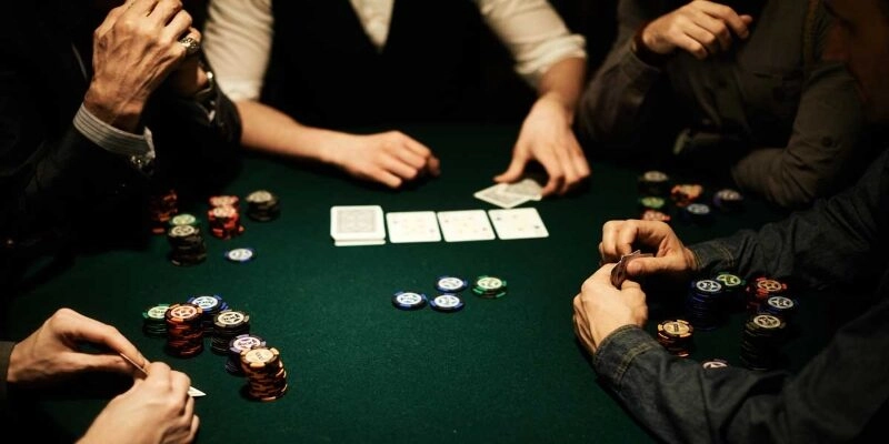 huong-dan-cach-doc-bai-doi-thu-trong-poker
